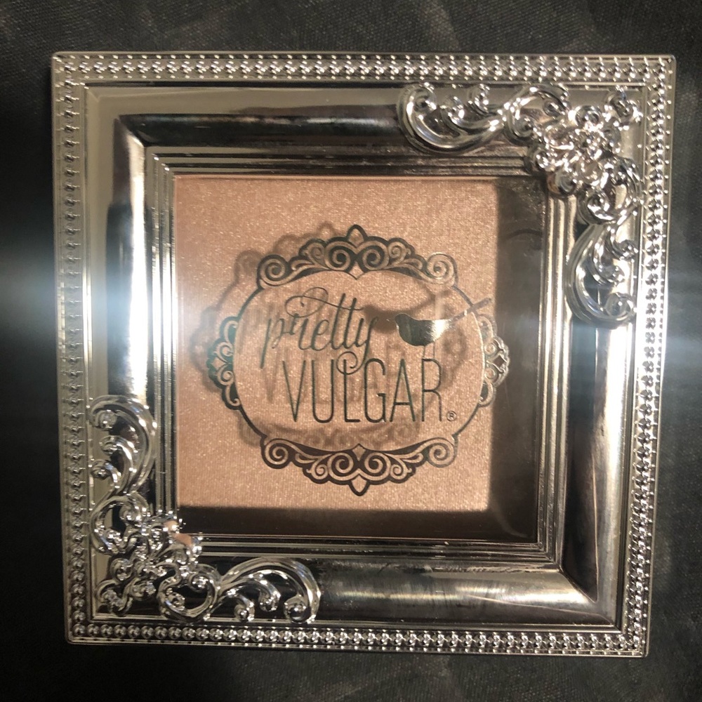 New Pretty Vulgar Shimmering Swan Highlighter